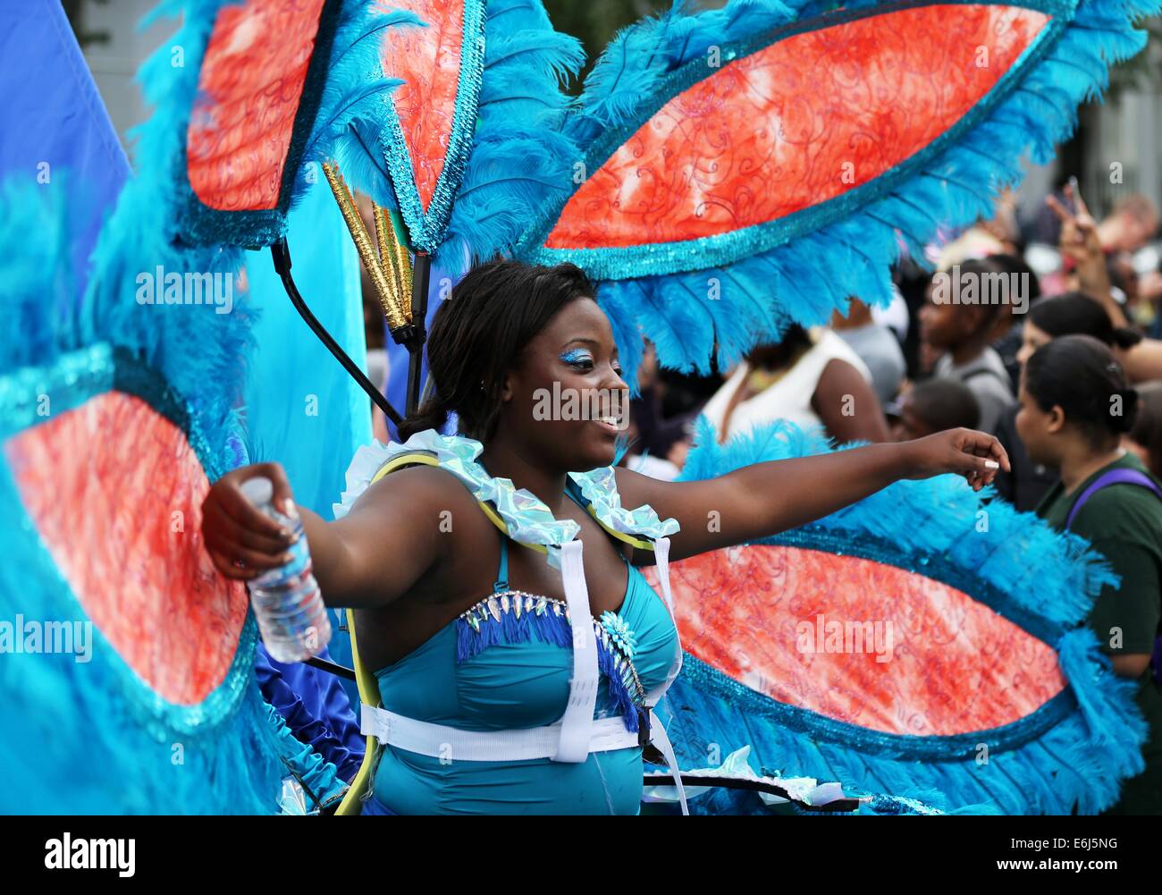 (140825) -- LONDON, Aug. 25, 2014 (Xinhua) -- A performer parades through the streets during the Notting Hill Carnival in London, Britain, on August 24, 2014. The Notting Hill Carnival is the largest street festival in Europe and was first held in 1964 by the Afro-Caribbean community. Over the bank holiday weekend, the streets come alive to bands, colourful floats and costumed performers as members of the public flood into the area to join the celebrations. (Xinhua/Han Yan) Stock Photo