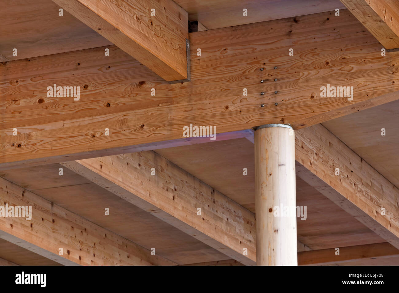 Glulam beams used in supermarket construction Stock Photo Alamy