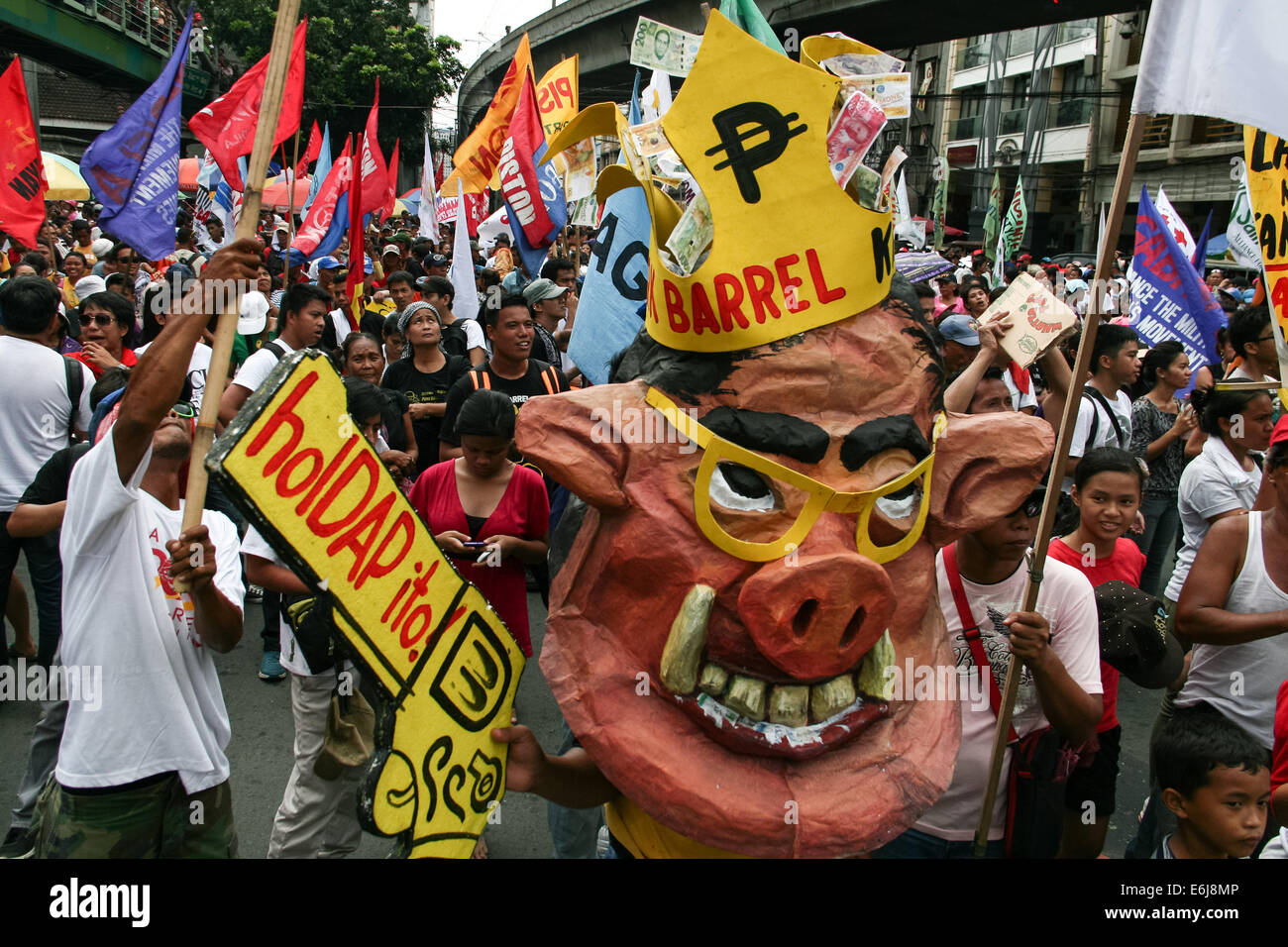 Manila, Philippines. 25th Aug, 2014. A protester wearing a pig head that looks like President Aquino III, joins the protest rally against Pork Barrel and Charter Change in Mendiola, Manila. Dubbed as the People's Initiative, protesters flocked to the Quirino Grandstand to sign a petition that stops any Charter Change that could extend the term of the president. They are also calling for the abolishment of the Pork Barrel of politicians. Credit:  J Gerard Seguia/Pacific Press/Alamy Live News Stock Photo