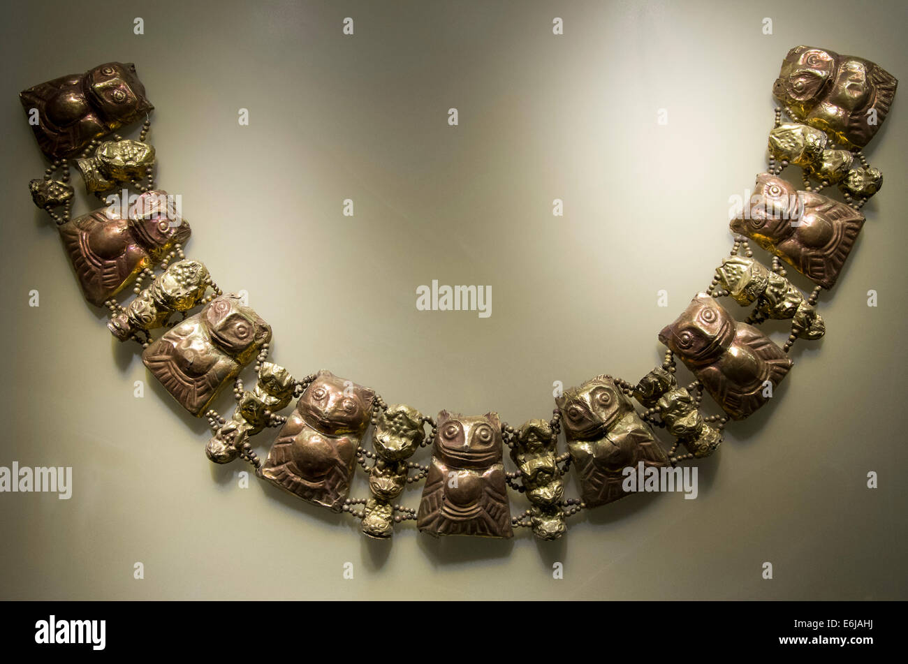 Columbian jewelry hi-res stock photography and images - Alamy