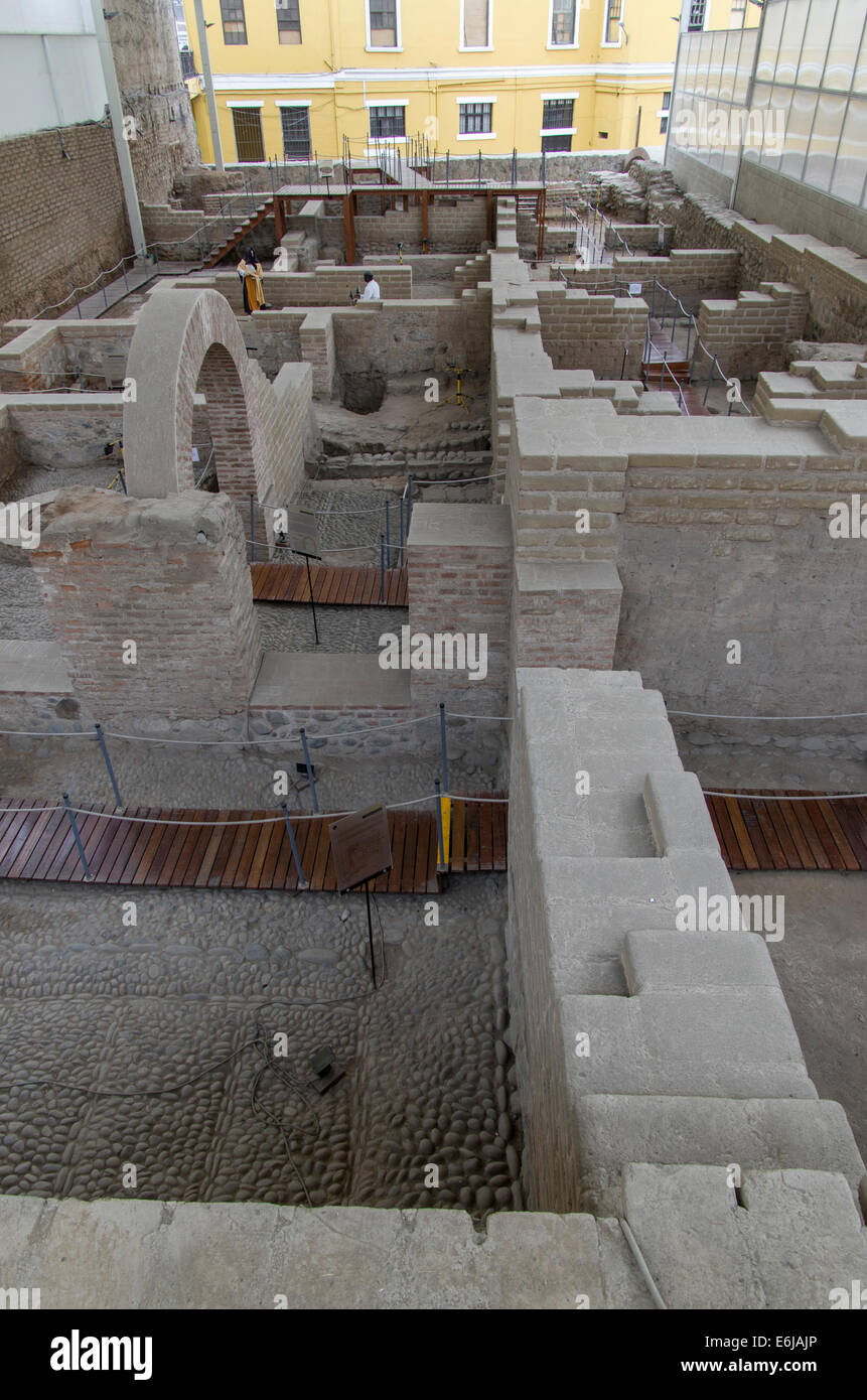 Lima peru architecture 18th century hi-res stock photography and images ...