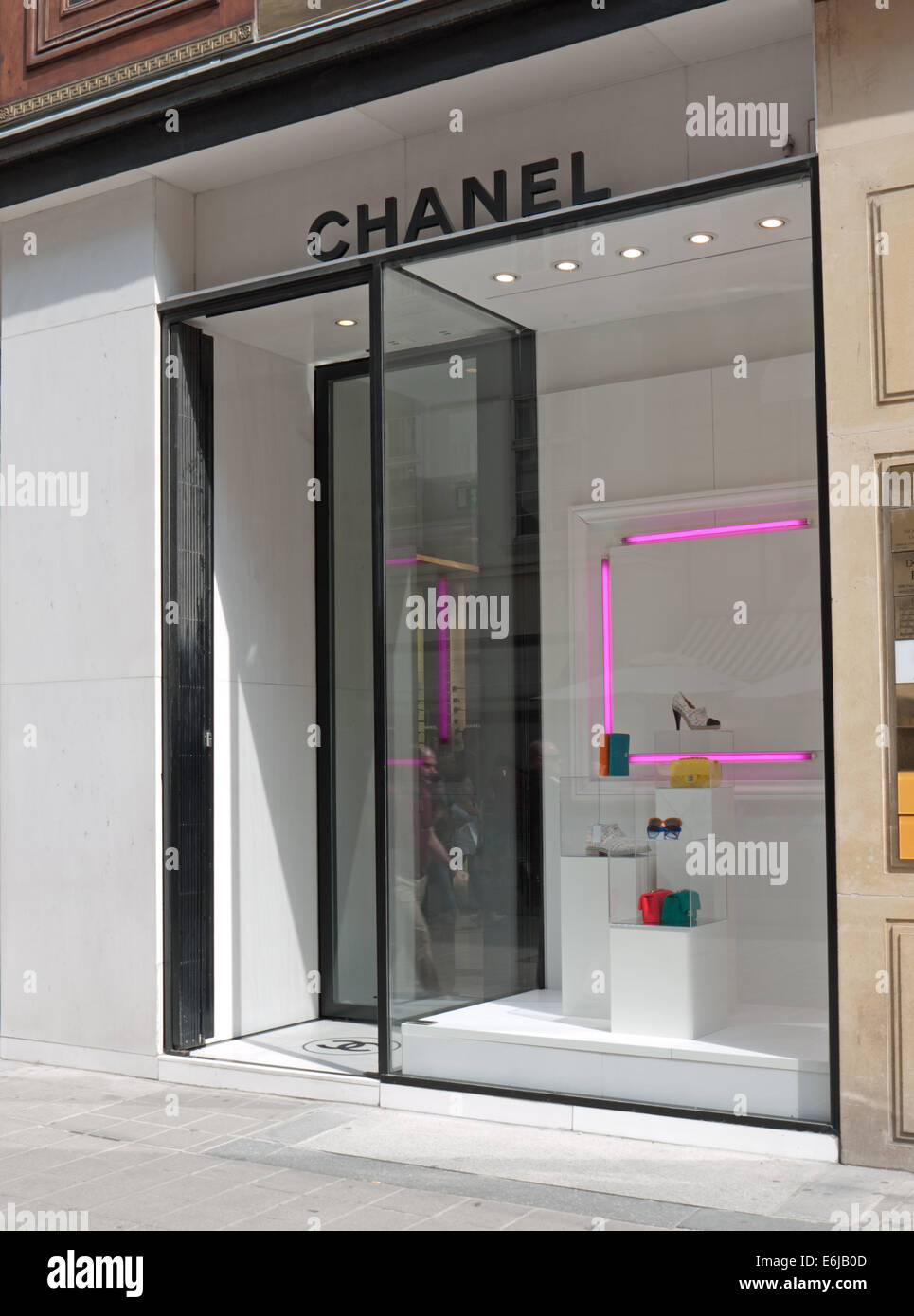Chanel store window and entrance, Vienna, Austria Stock Photo - Alamy