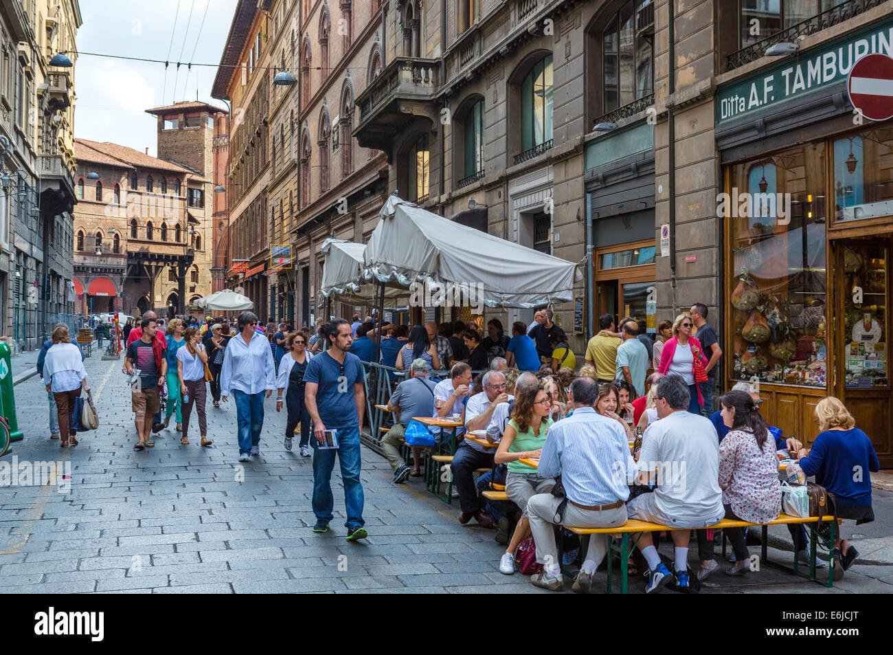 Shops and cafe on Via Caprarie in the historic Quadrilatero market district, Bologna, Emilia Romagna, Italy Stock Photo