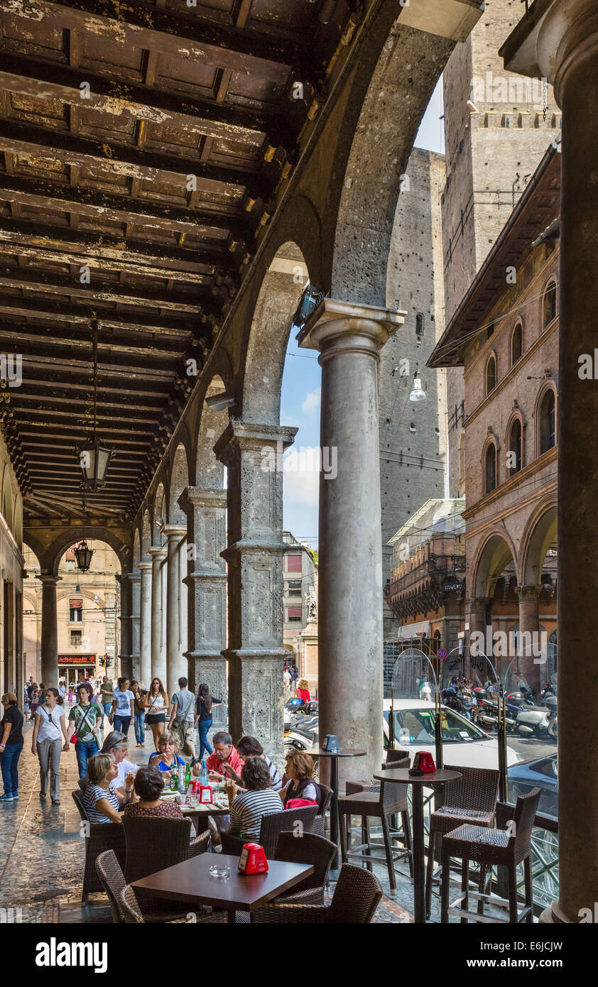 Cafe in a portico in Piazza della Mercanzia with the Due Torri visible behind, Bologna, Emilia Romagna, Italy Stock Photo