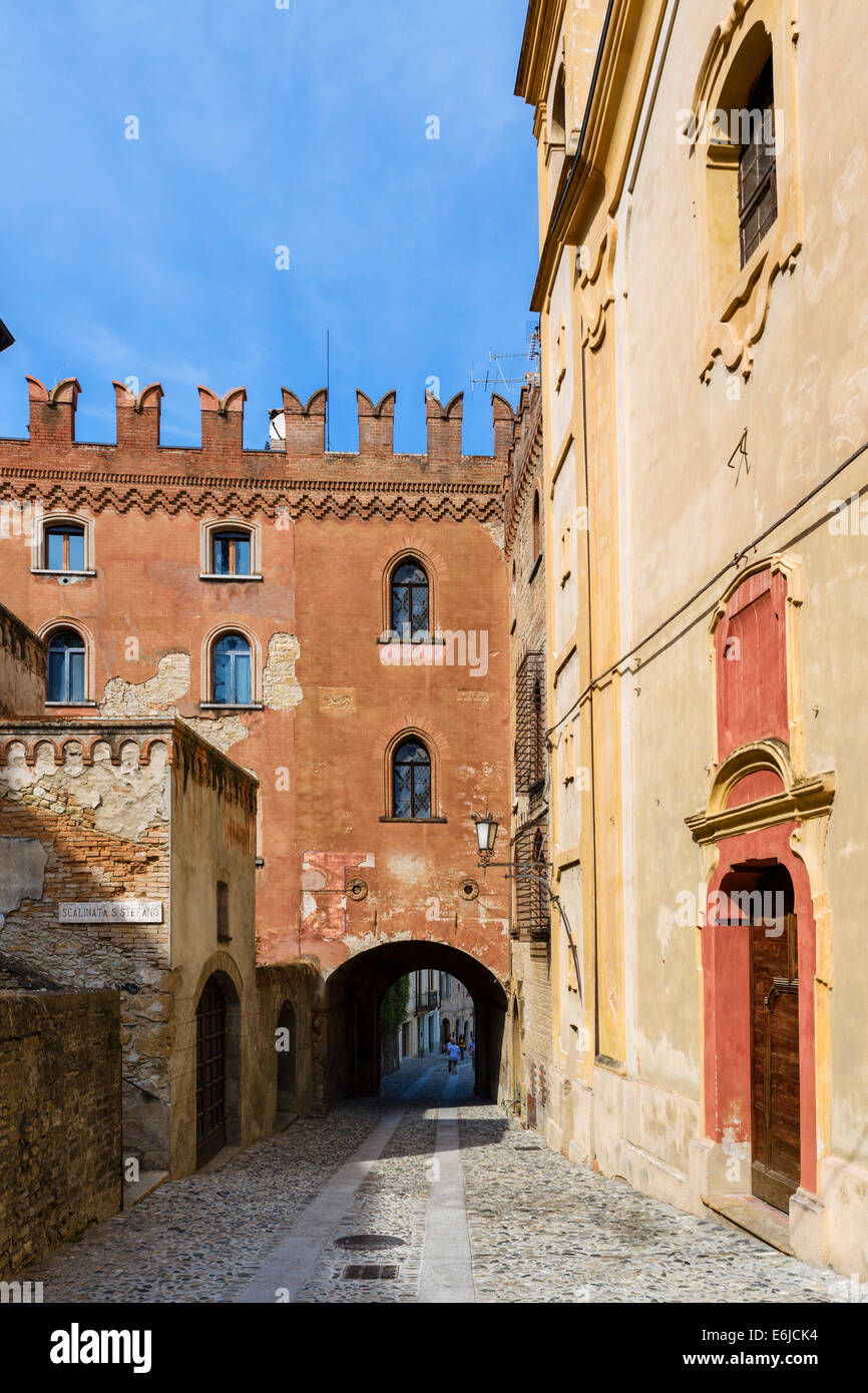 Via Sforza Caolzio in the medieval town of Castell'Arquato, Piacenza, Emilia Romagna, Italy Stock Photo