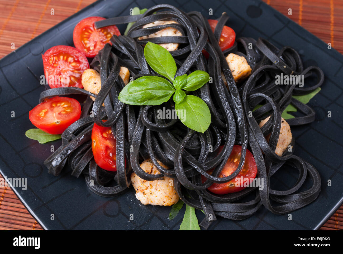 как отмыть чернила каракатицы. лингвини с чернилами каракатицы. чернила тульской каракатицы. тальятелле неро с креветками. ручейник каракатица.