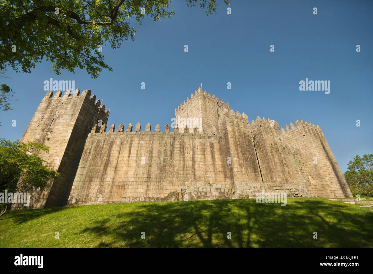 EUROPE, PORTUGAL, Guimarães (Guimaraes), seven towered Castle (1100), birthplace of Afonso I, Afonso Henriques, the first King Stock Photo