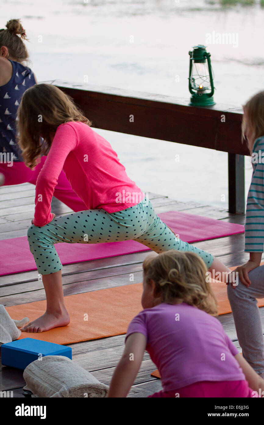 Teenage girls doing yoga hi-res stock photography and images - Alamy
