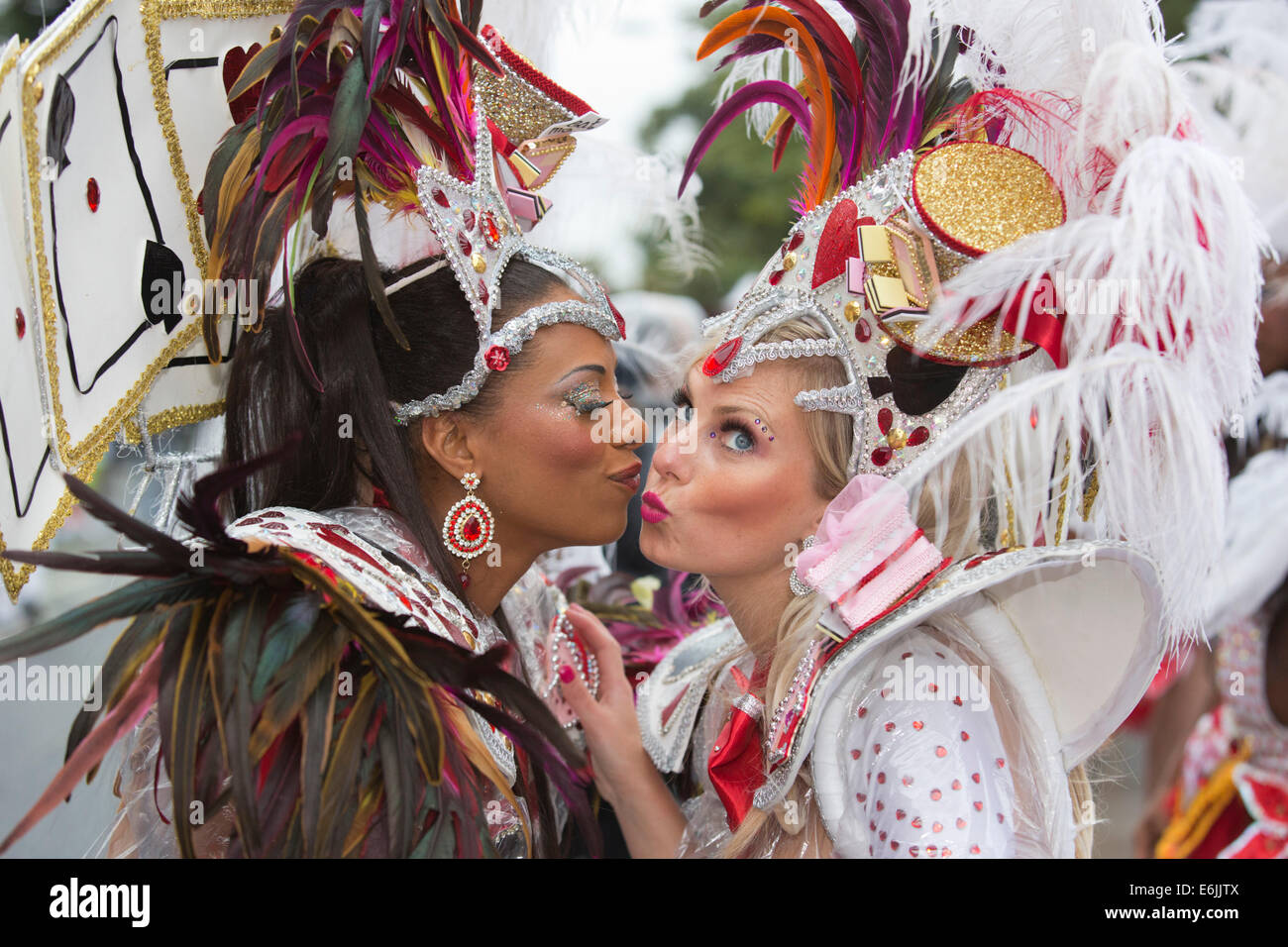 Samba dancers getting ready hi-res stock photography and images - Alamy