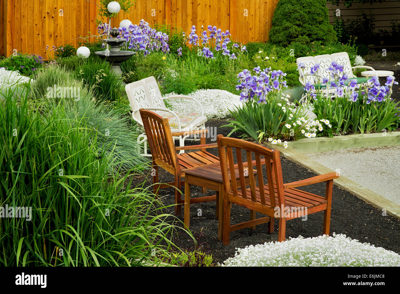 Garden with benches and chairs at the Bronze Antler bed and breakfast. Joseph, Oregon Stock Photo