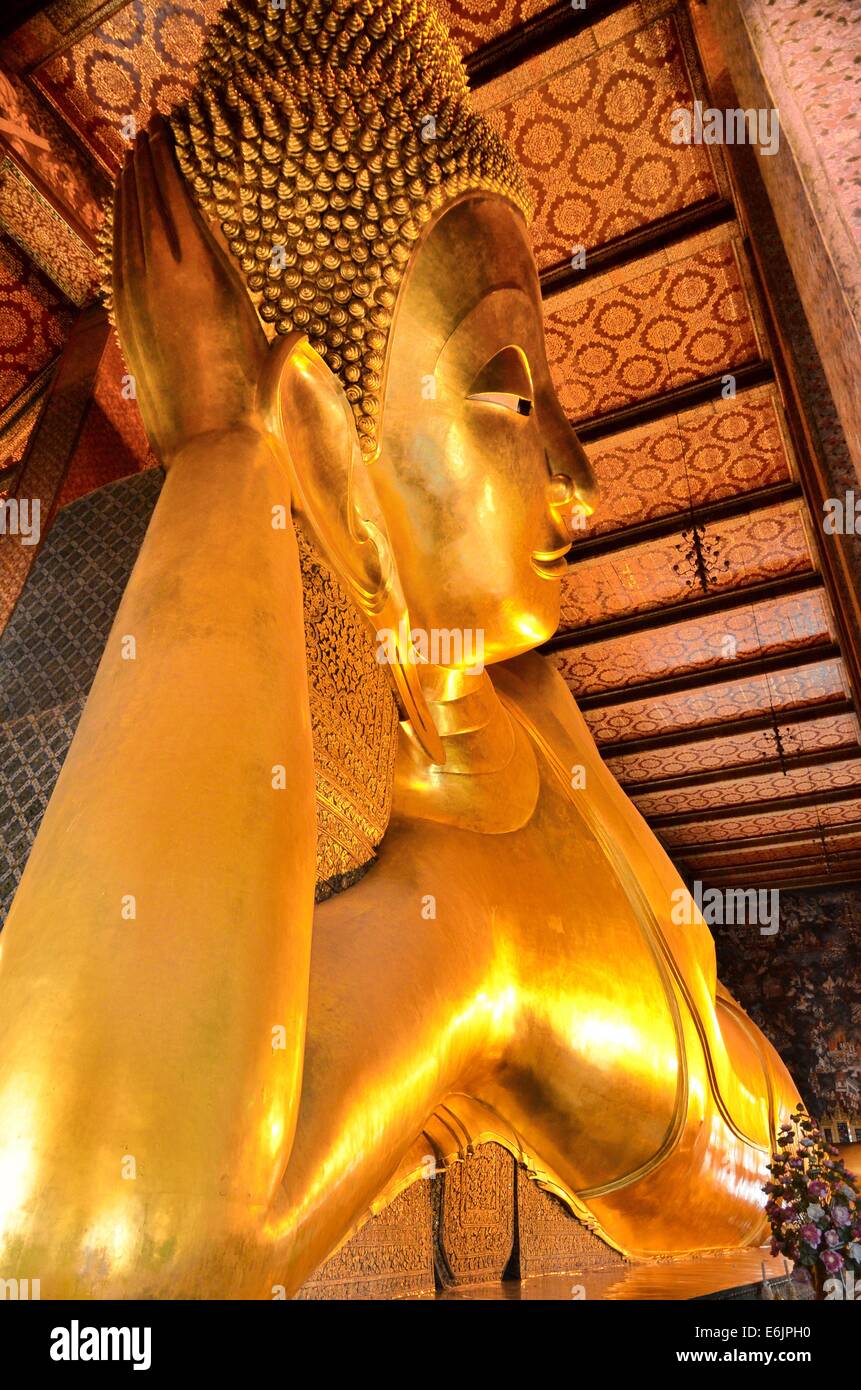 Golden Buddha Temple Wat Pho Bangkok Thailand Stock Photo - Alamy