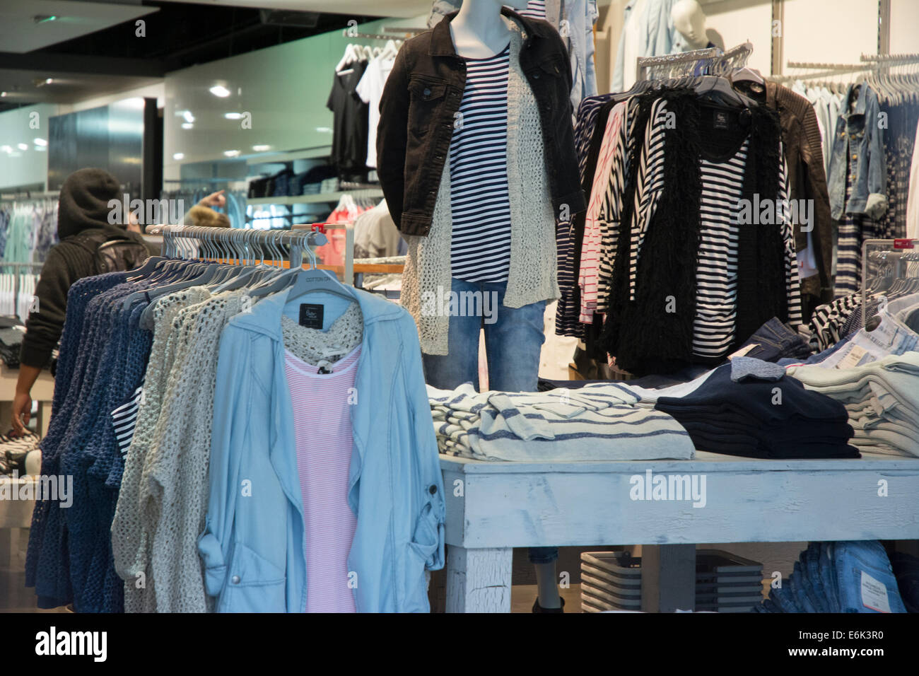 Clothing store interior hi-res stock photography and images - Alamy