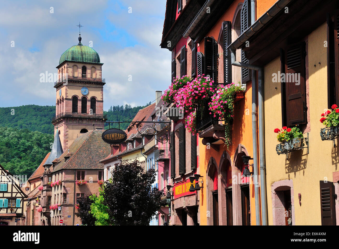 Houses on Rue du Général de Gaulle in front of the Church of Sainte-Croix, Kaysersberg, Alsace, Haut-Rhin, France Stock Photo