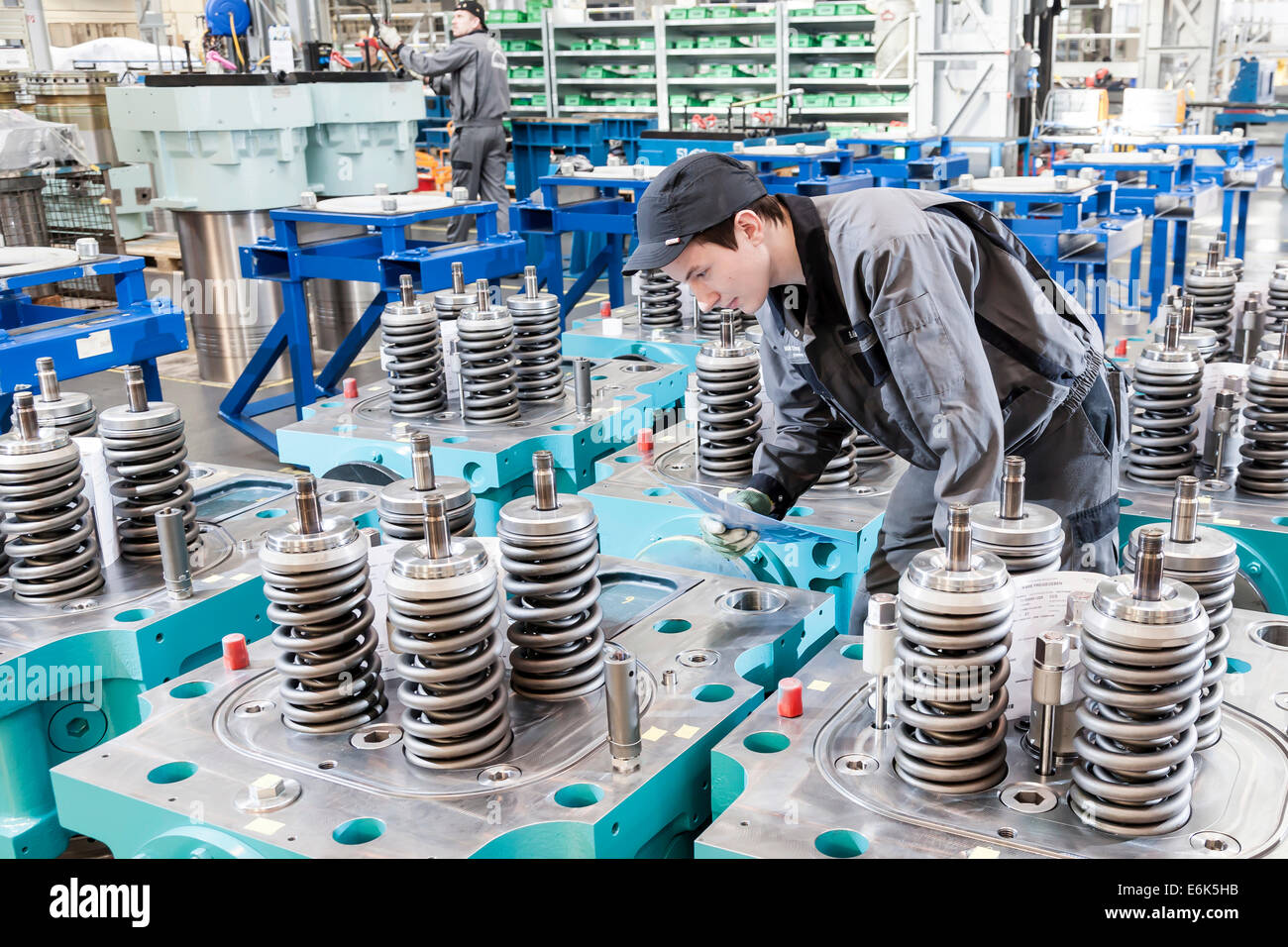 Employees checking cylinder heads for a marine engine, MAN Diesel and Turbo SE, Augsburg, Bavaria, Germany Stock Photo