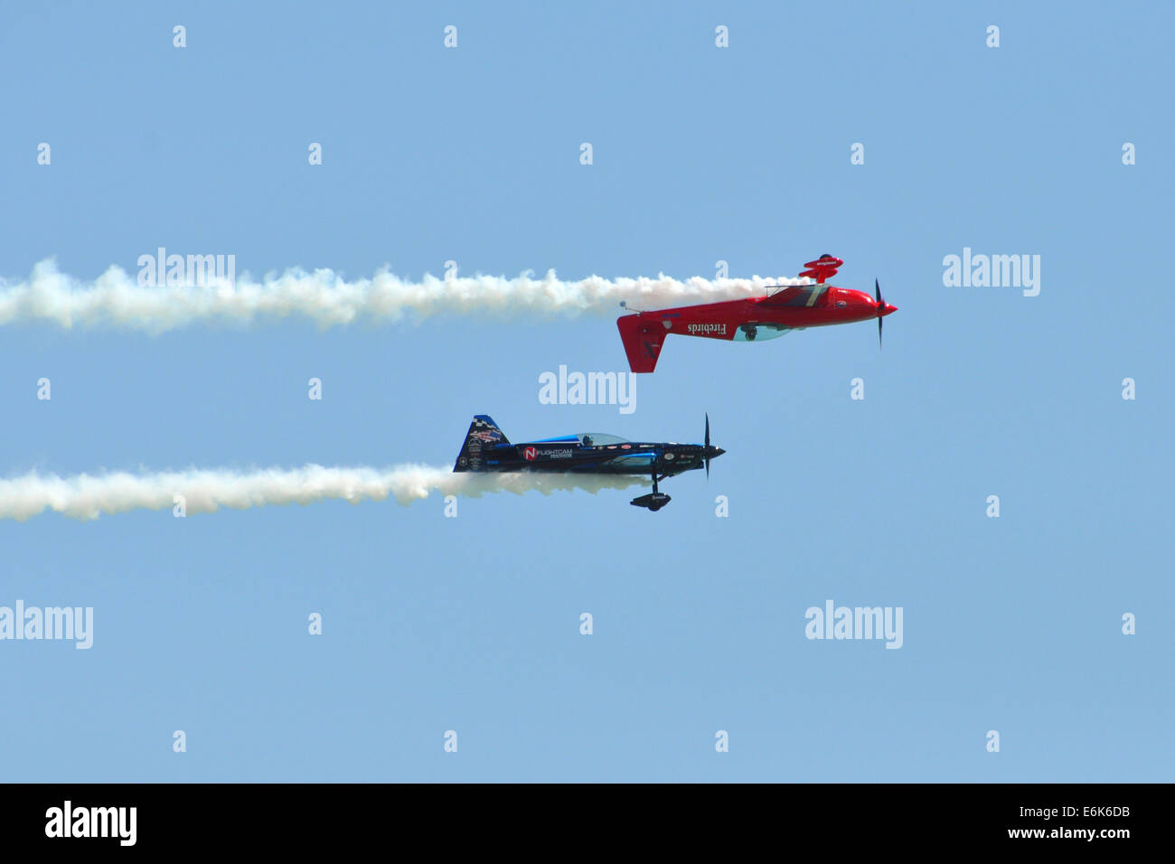 Firebird Aerobatics Team, Aircraft flies upside down over another