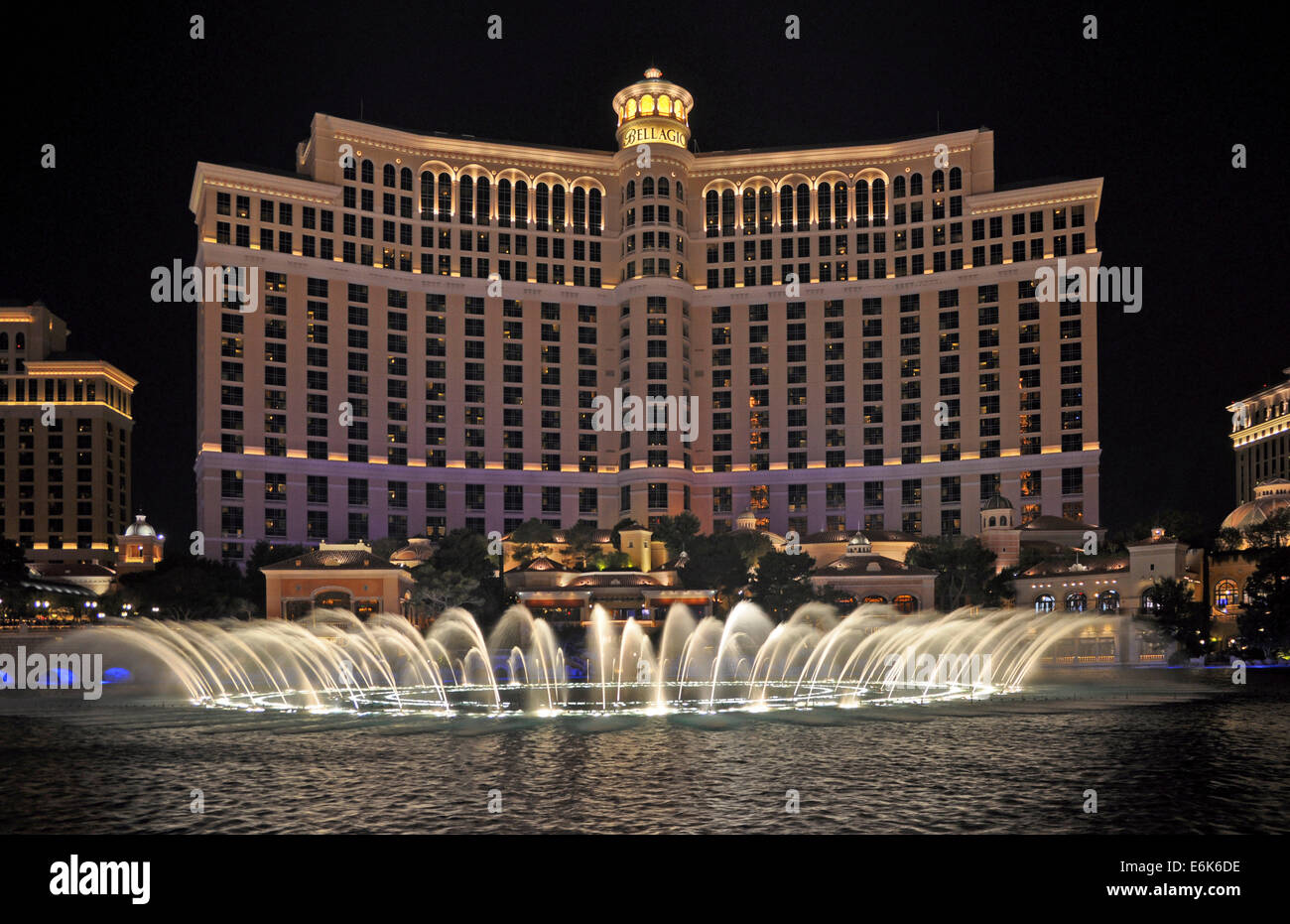 Bellagio Hotel and Casino with dancing water fountain show at night