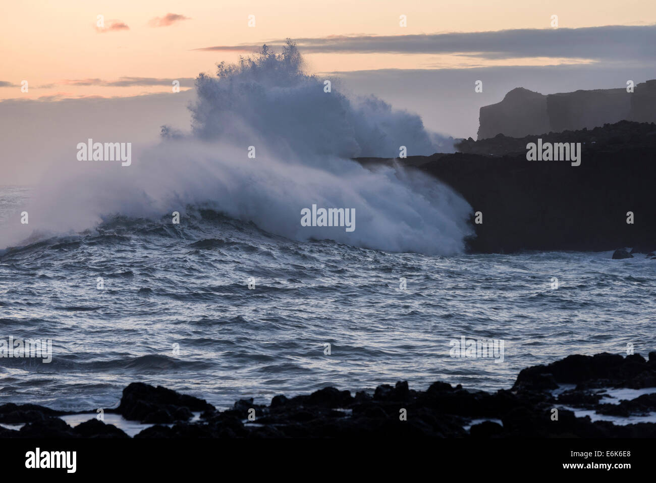 High waves breaking against the coastal cliffs, Þrælavík, Snæfellsnes, Iceland Stock Photo