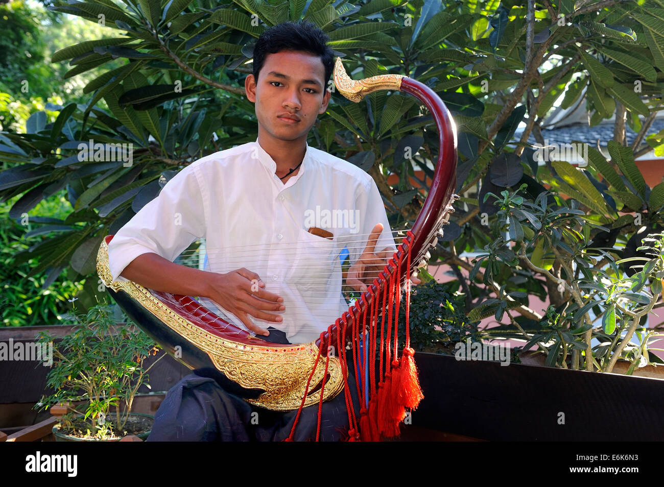 Burmese man playing the Saung Gauk, Burmese harp or arched harp, national instrument of Myanmar, Bagan, Mandalay Region, Myanmar Stock Photo