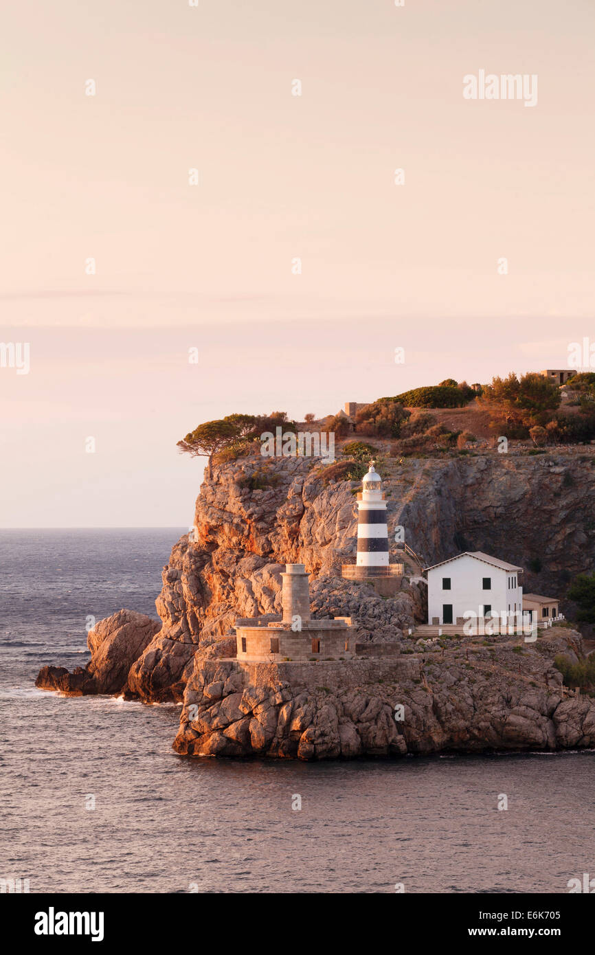 Lighthouse at the harbour entrance, Port de Sóller, Majorca, Balearic Islands, Spain Stock Photo