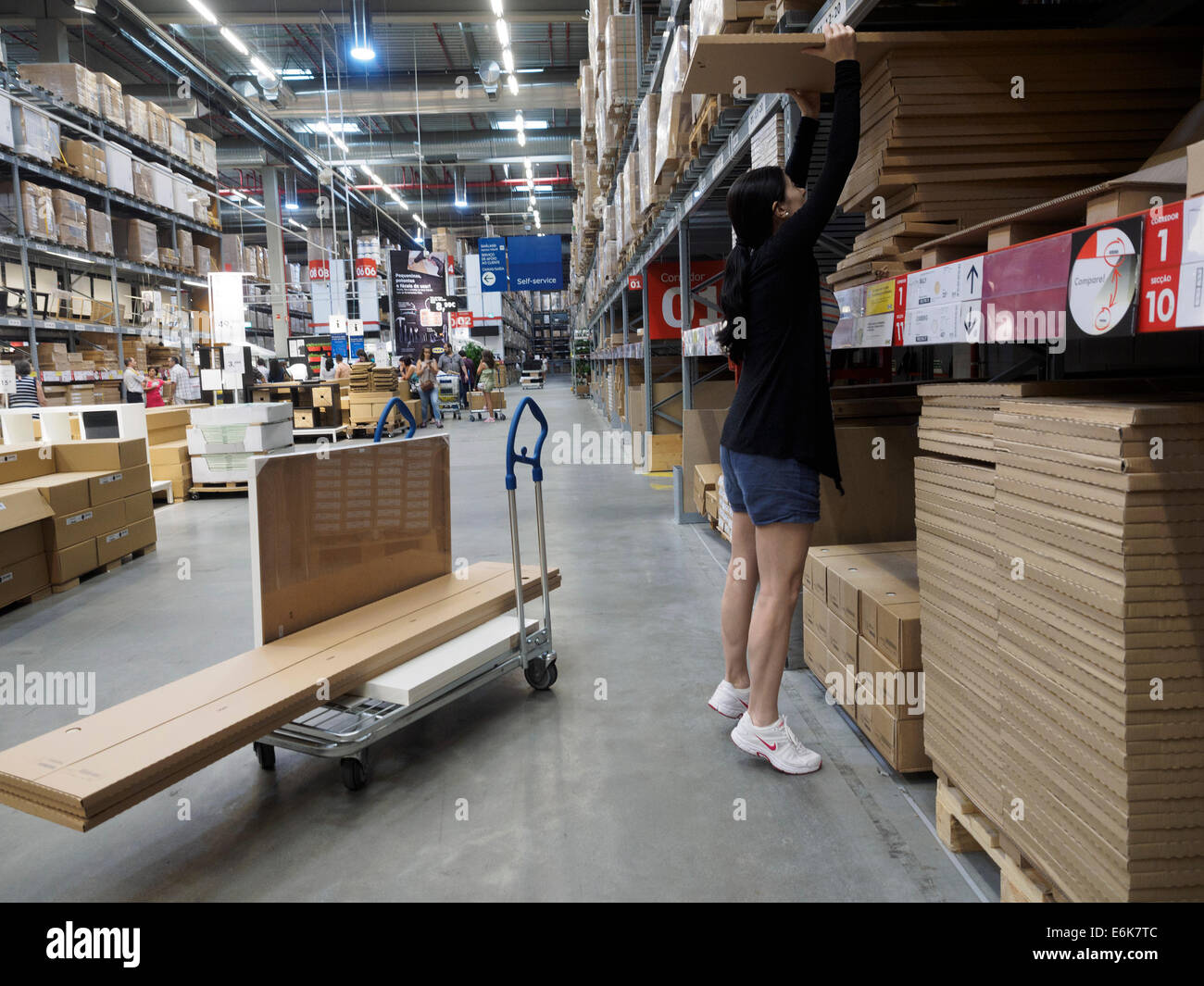 Customer picking up furniture at the Ikea store warehouse Stock Photo -  Alamy