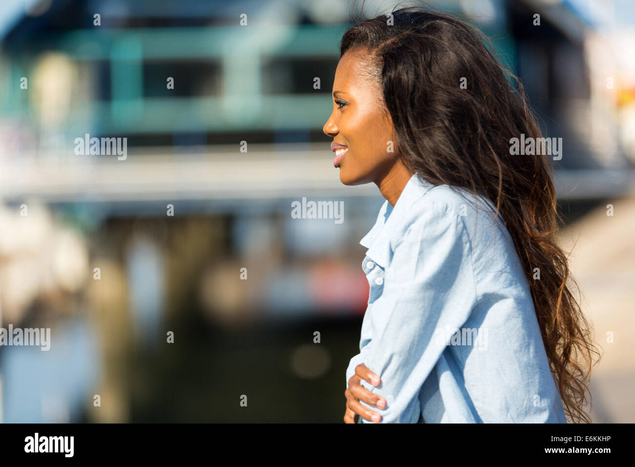 African woman outdoors hi-res stock photography and images - Alamy