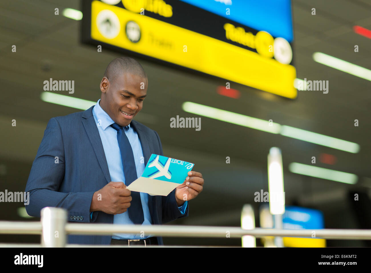 African american airport hi-res stock photography and images - Alamy