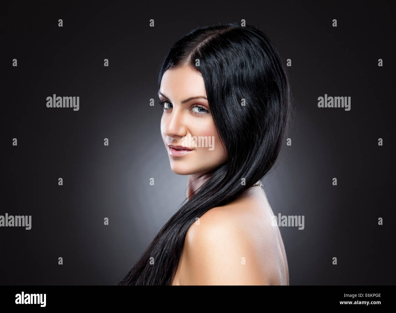 Dark hair young woman hi-res stock photography and images - Alamy