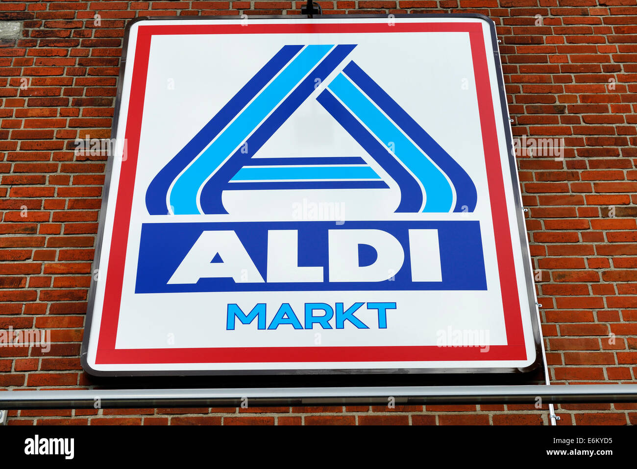 Schild des Lebensmittel-Discounters Aldi Stock Photo