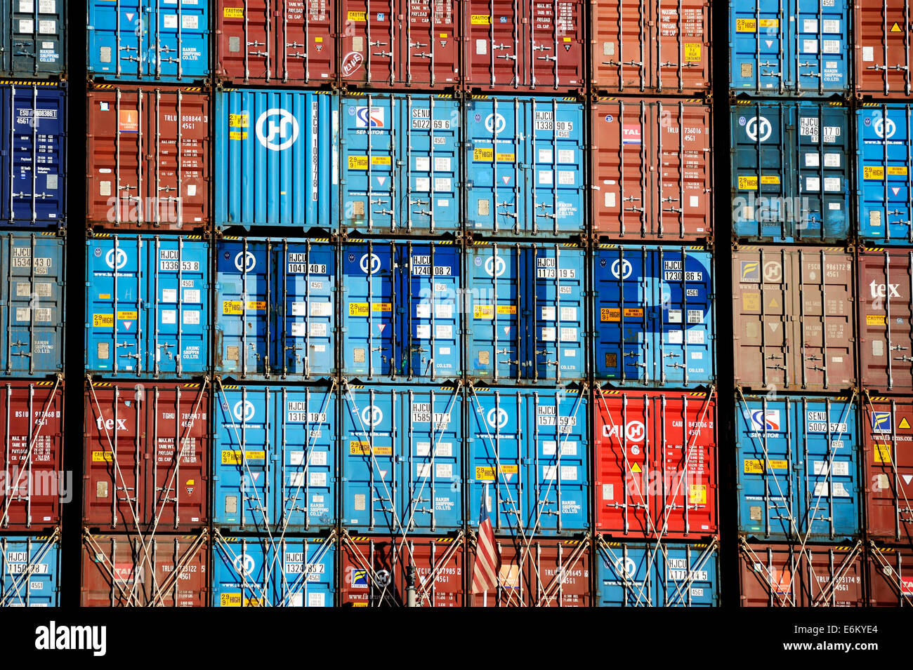 Gestapelte Container mit Aufschrift TTIP, Freihandelsabkommen TTIP Stock Photo