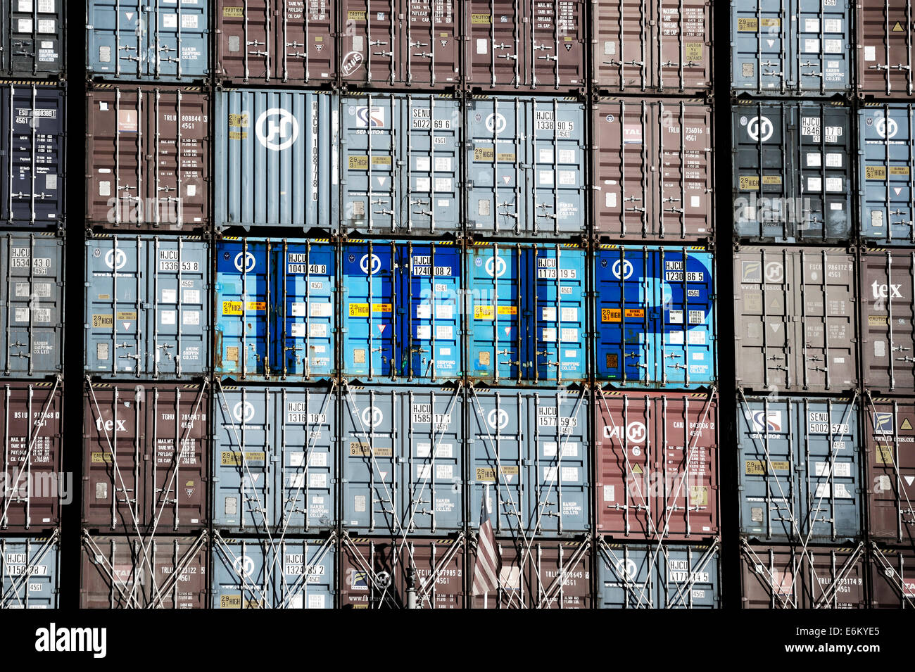 Gestapelte Container mit Aufschrift TTIP, Freihandelsabkommen TTIP Stock Photo