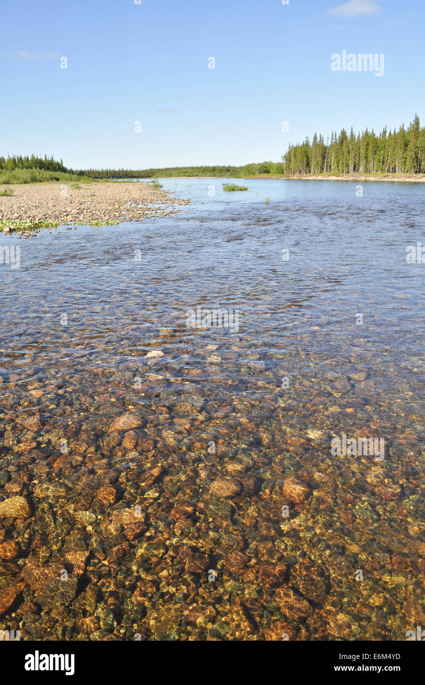 Pebble gravel bed river hi-res stock photography and images - Alamy