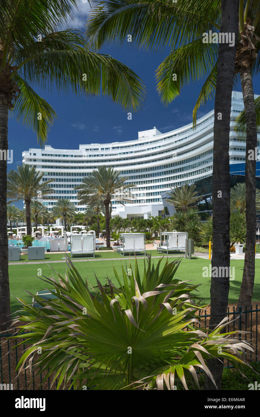 PALM TREES FONTAINEBLEAU HOTEL (©MORRIS LAPIDUS 1954) MIAMI BEACH ...