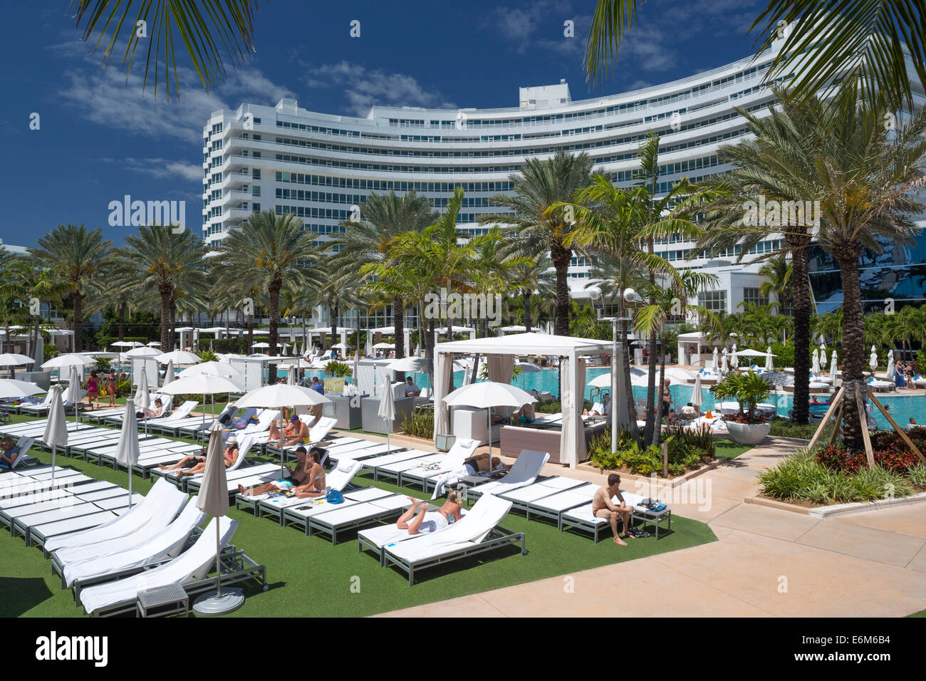POOLSIDE LOUNGERS FOUNTAINEBLEAU HILTON HOTEL MIAMI BEACH FLORIDA USA