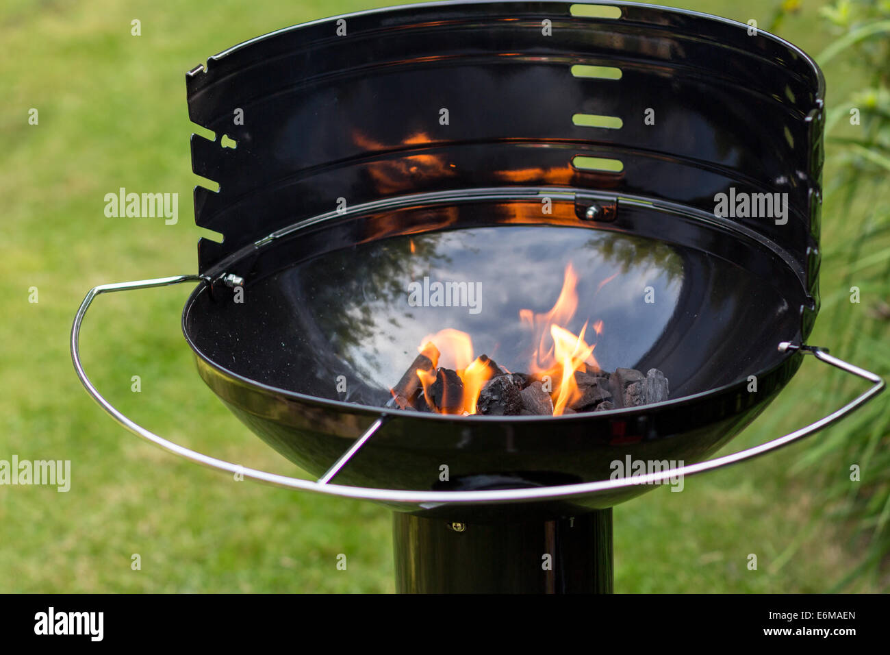 Empty barbecue with charcoal lit up - horizontal shot Stock Photo - Alamy