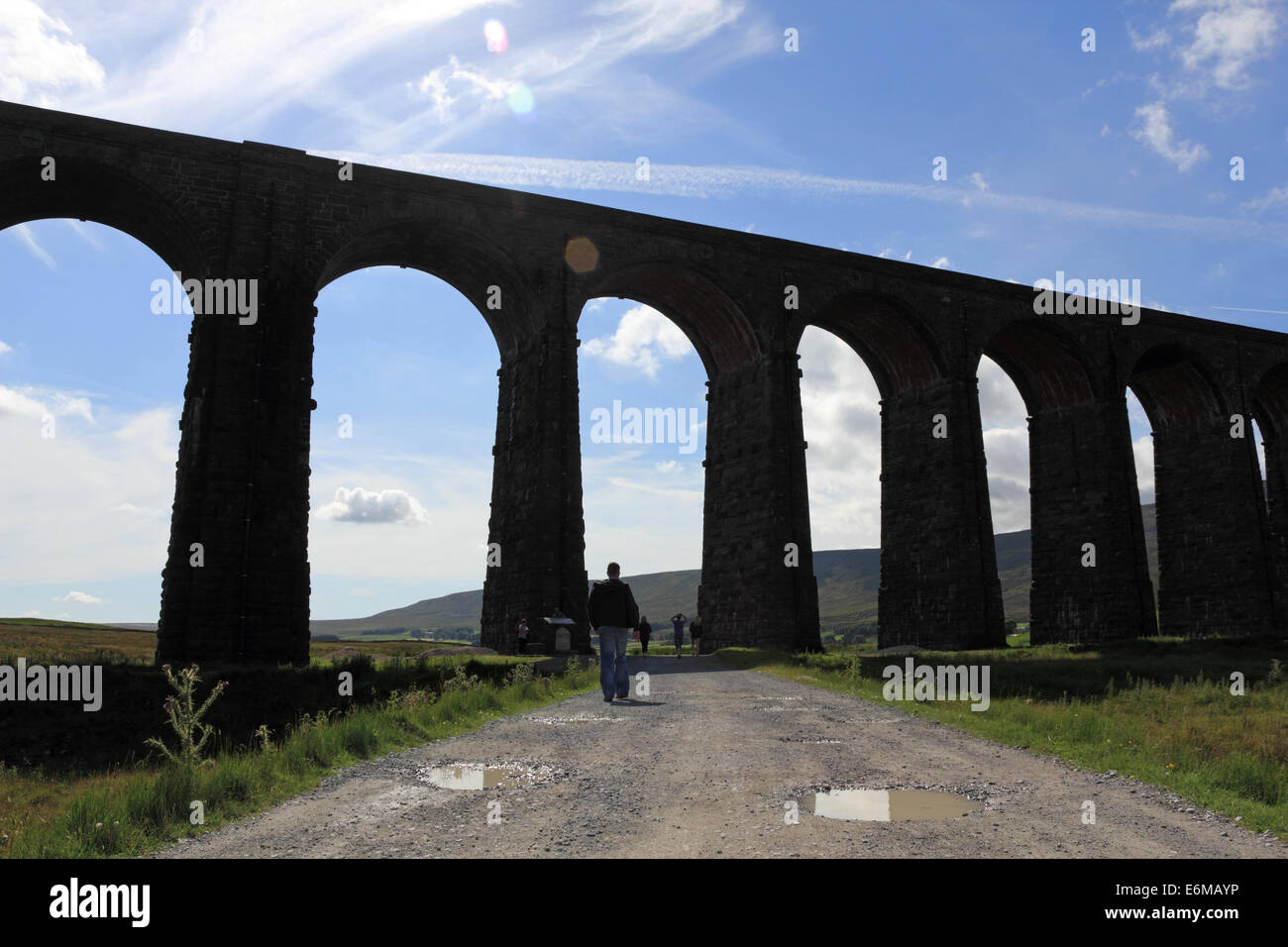 The Ribblehead Viaduct carries the Settle-Carlisle Railway across the River Ribble at Ribblehead, North Yorkshire, England. Stock Photo