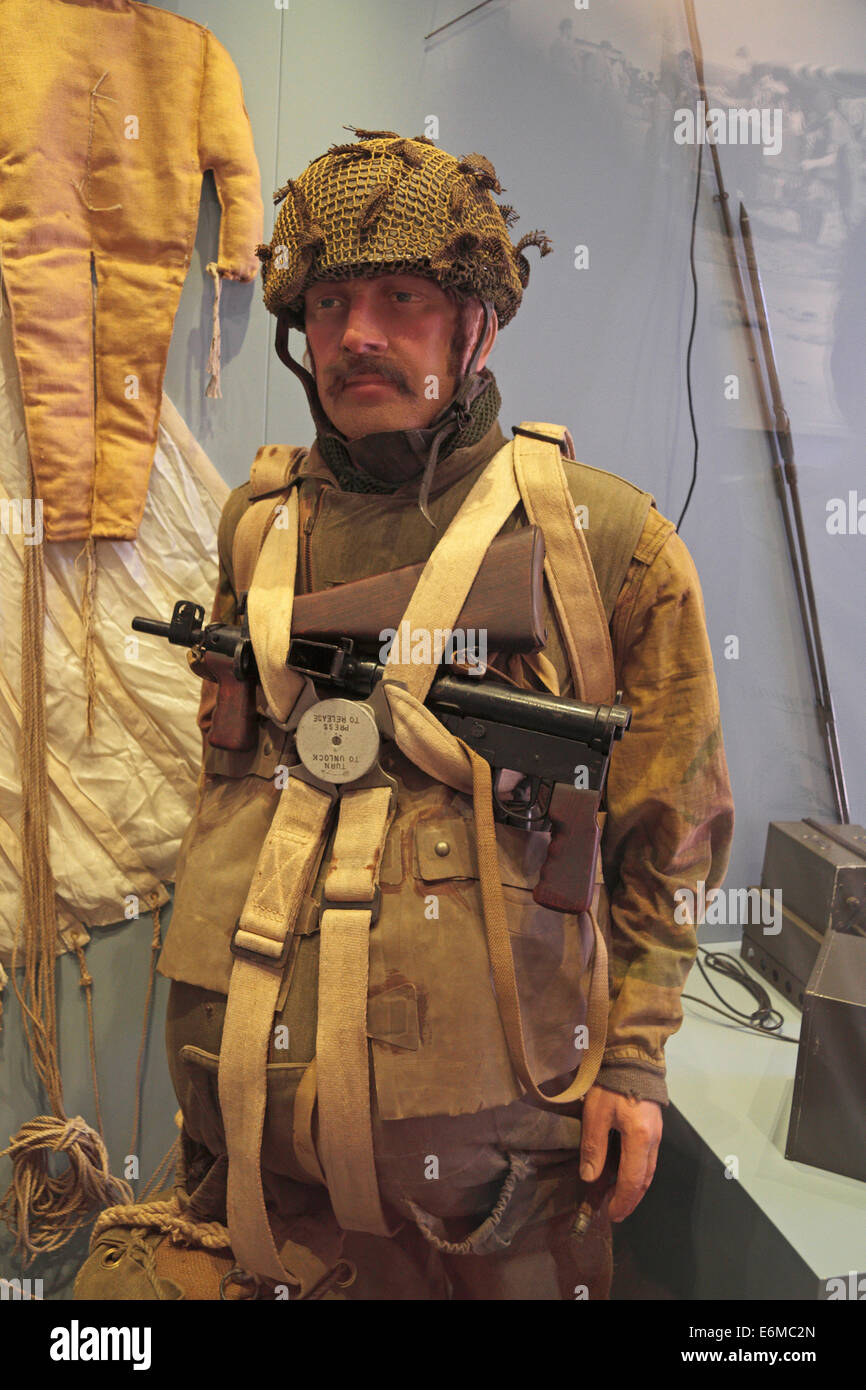Model showing the kit of a British 1st Airborne paratrooper in the Airborne Museum, Hartenstein hotel, Oosterbeek, Netherlands. Stock Photo