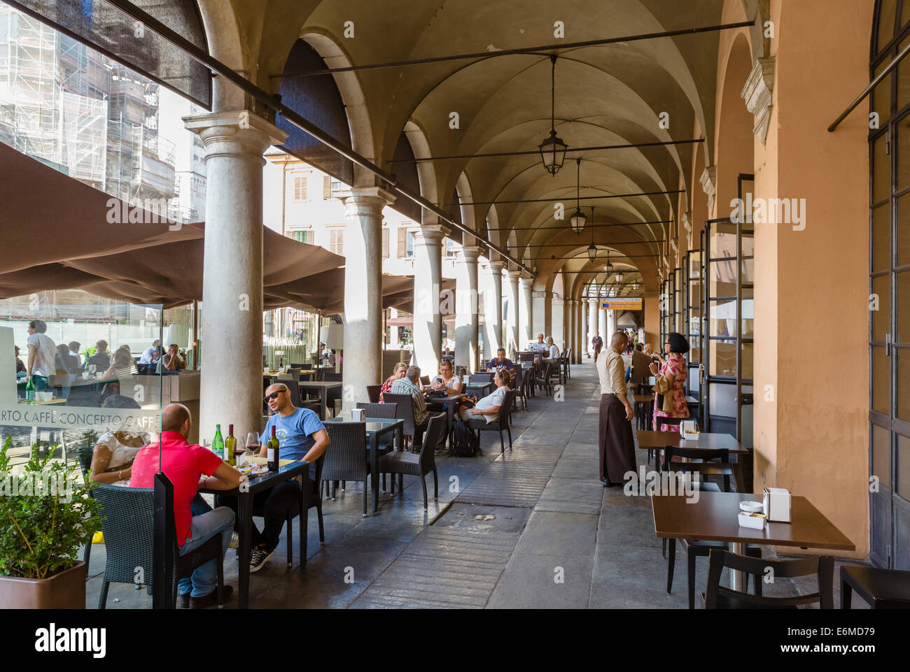 Concerto Caffe restaurant in a portico in the Piazza Grande, Modena, Emilia Romagna, Italy Stock Photo