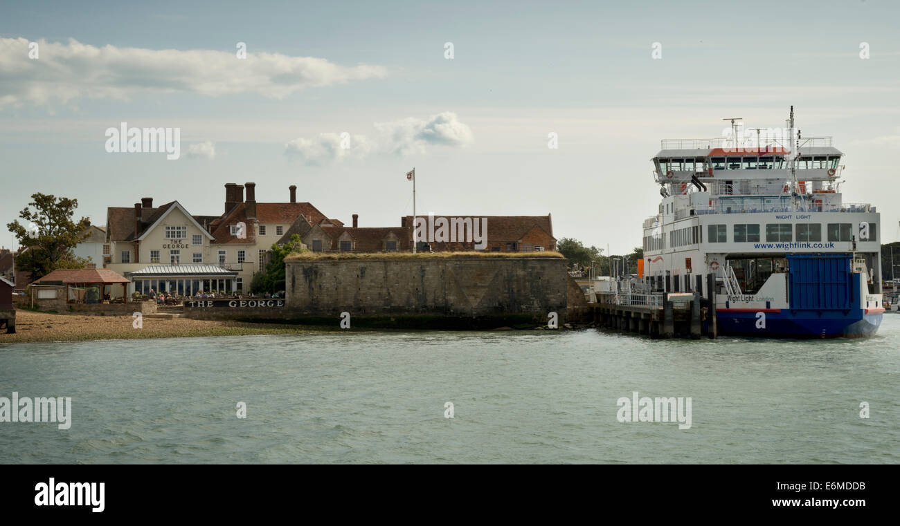 Yarmouth Castle, Yarmouth, Isle of Wight, with the car and passenger ferry to Lymington, and the George Hotel. Stock Photo