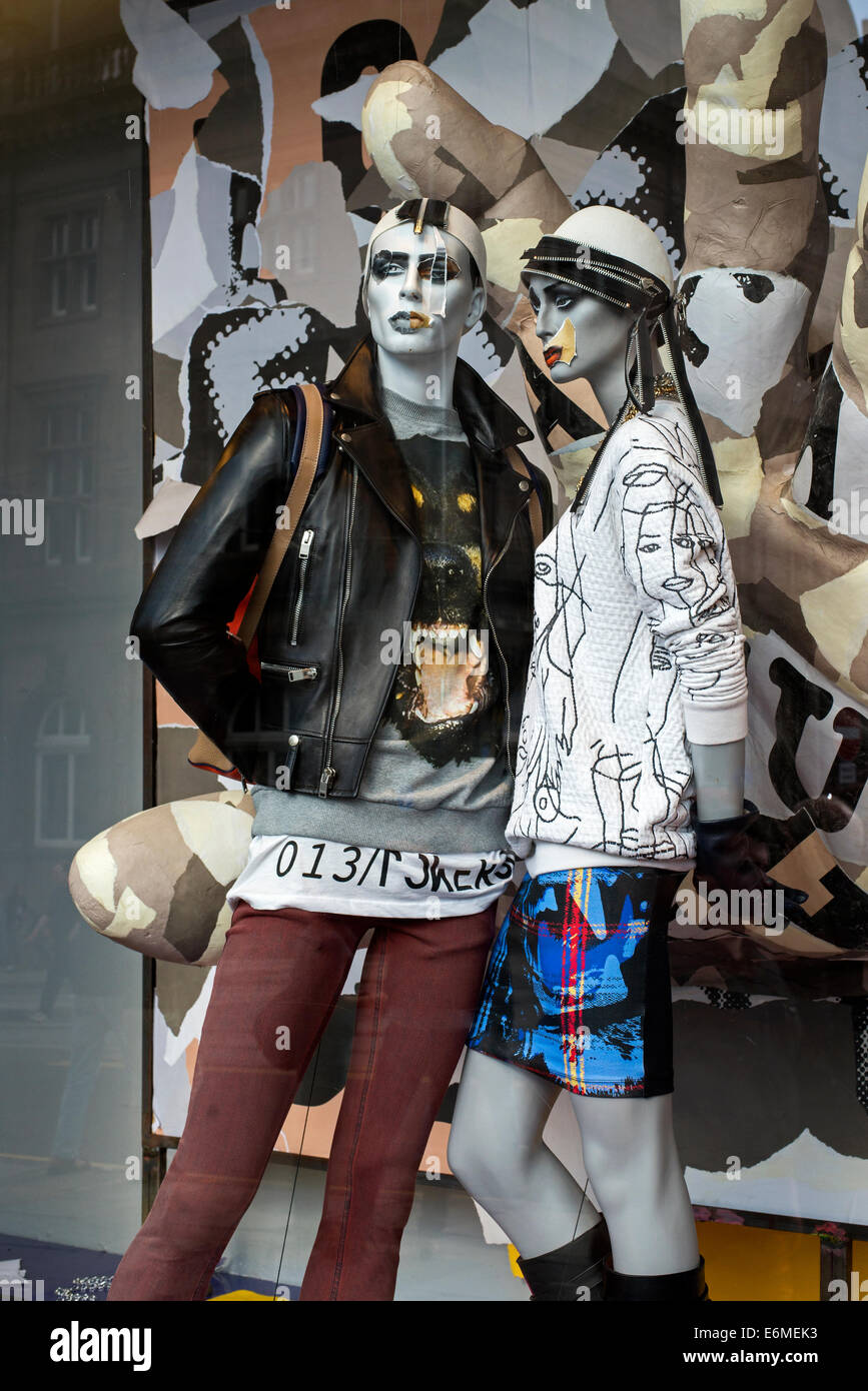 Mannequins in store window display hi-res stock photography and images ...