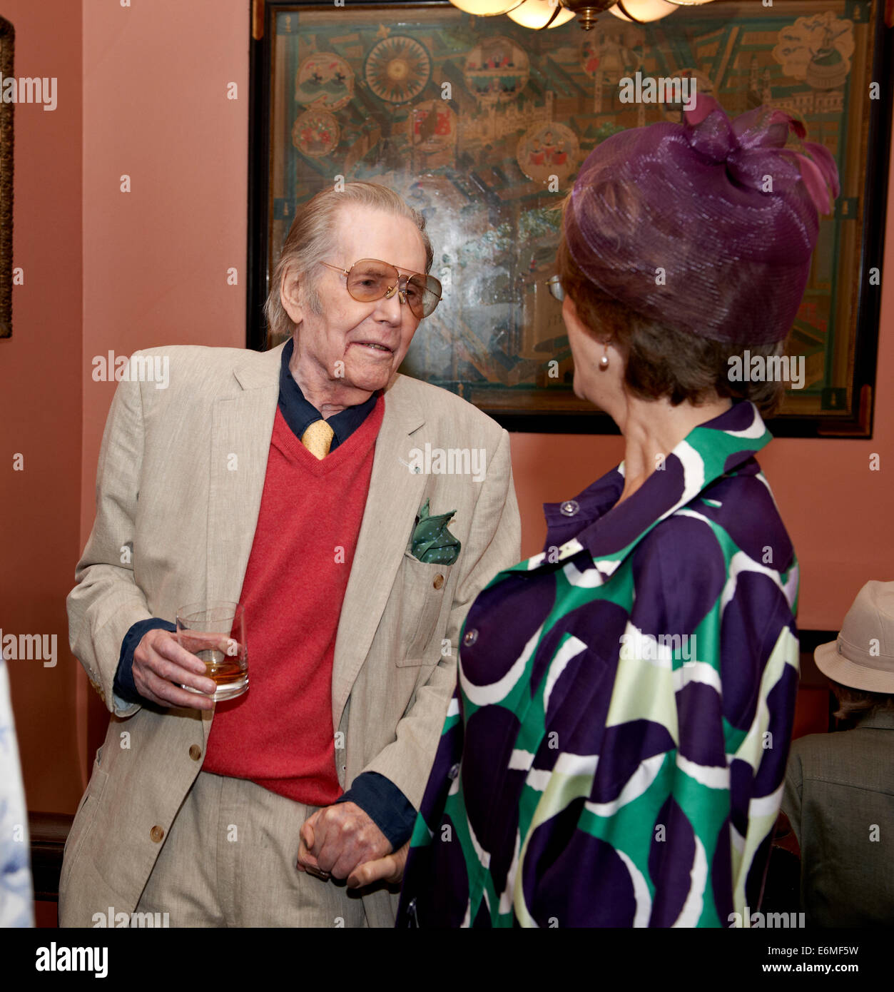 Peter O’Toole at Richard Ingrams 70th birthday party Oldie Literary Lunch 21/08/2012 with Maureen Lipman Stock Photo