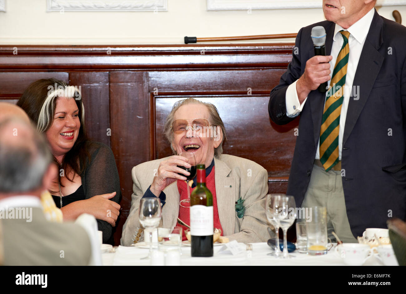 Peter O’Toole at Richard Ingrams 70th birthday party Oldie Literary Lunch 21/08/2012 with Sara Soudain and Edward Enfield Stock Photo