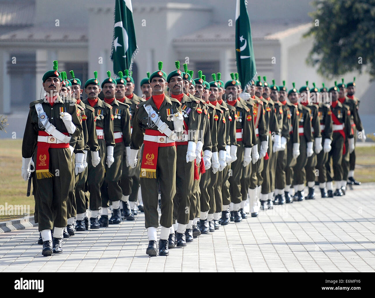 Pakistani Honor Guard march during the arrival ceremony for U.S. Defense Secretary Robert Gates at the Army Martyrs Monument January 21, 2010 in Rawalpindi, Pakistan. Stock Photo