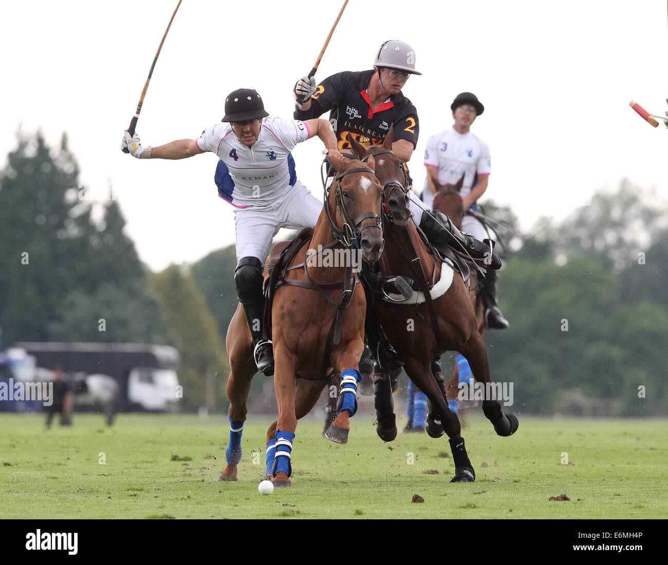 Ignatius du Plessis (R) of Black Bears and David Stirling of El Remanso ...