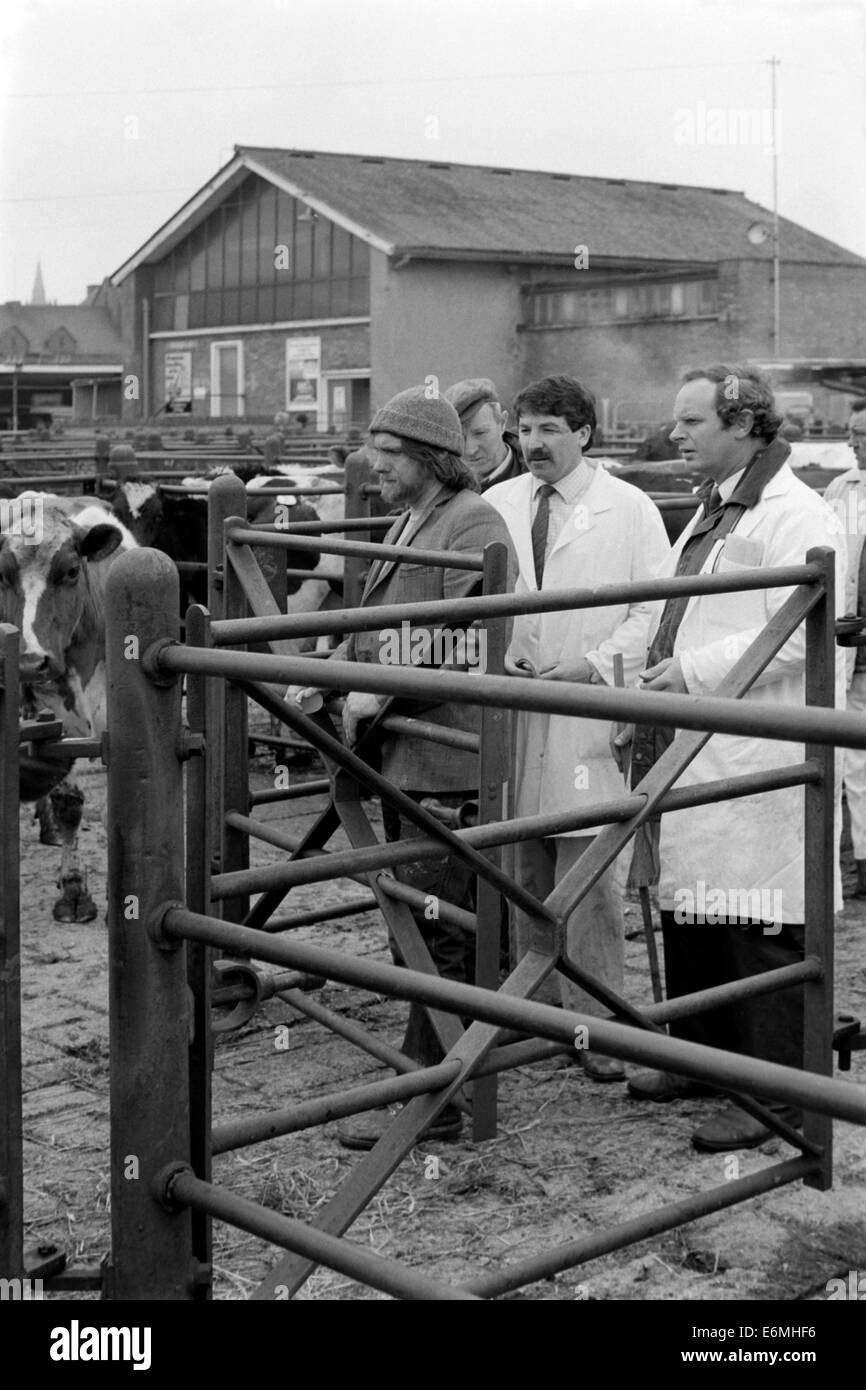 workers and staff at the now defunct cattle market in rugby Stock Photo