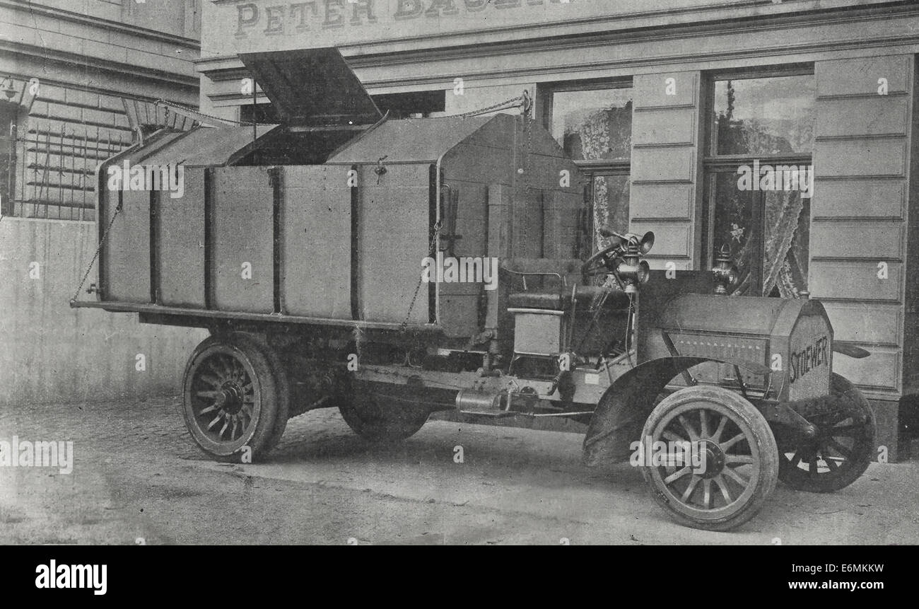 View Showing the body of the dump wagon in normal position. Cologne, Germany 1908 Stock Photo
