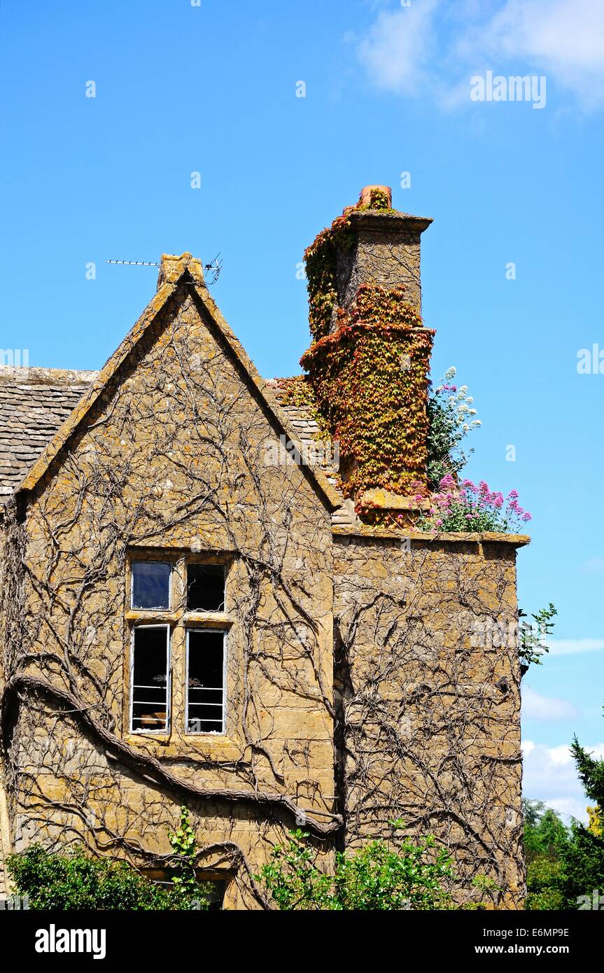 Detail of Cotswold architecture, Broadway, Cotswolds, Worcestershire, England, UK, Western Europe. Stock Photo