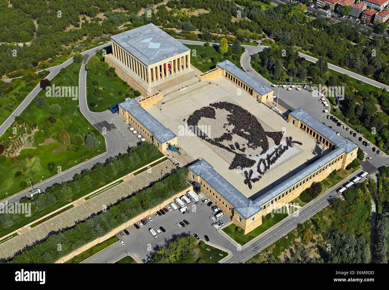 Istanbul, Republic of Turkey. 26th Aug, 2014. Six thousand volunteers gather in the mausoleum of Mustafa Kemal Ataturk, the founder of the Republic of Turkey, to form giant portrait of him to mark the Victory Day in Ankara on Aug. 26, 2014. Victory and Armed Forces Day, is a national holiday celebrating the 1922 final victory expelling all occupying forces during the Turkish war of independence. © Cihan/Xinhua/Alamy Live News Stock Photo