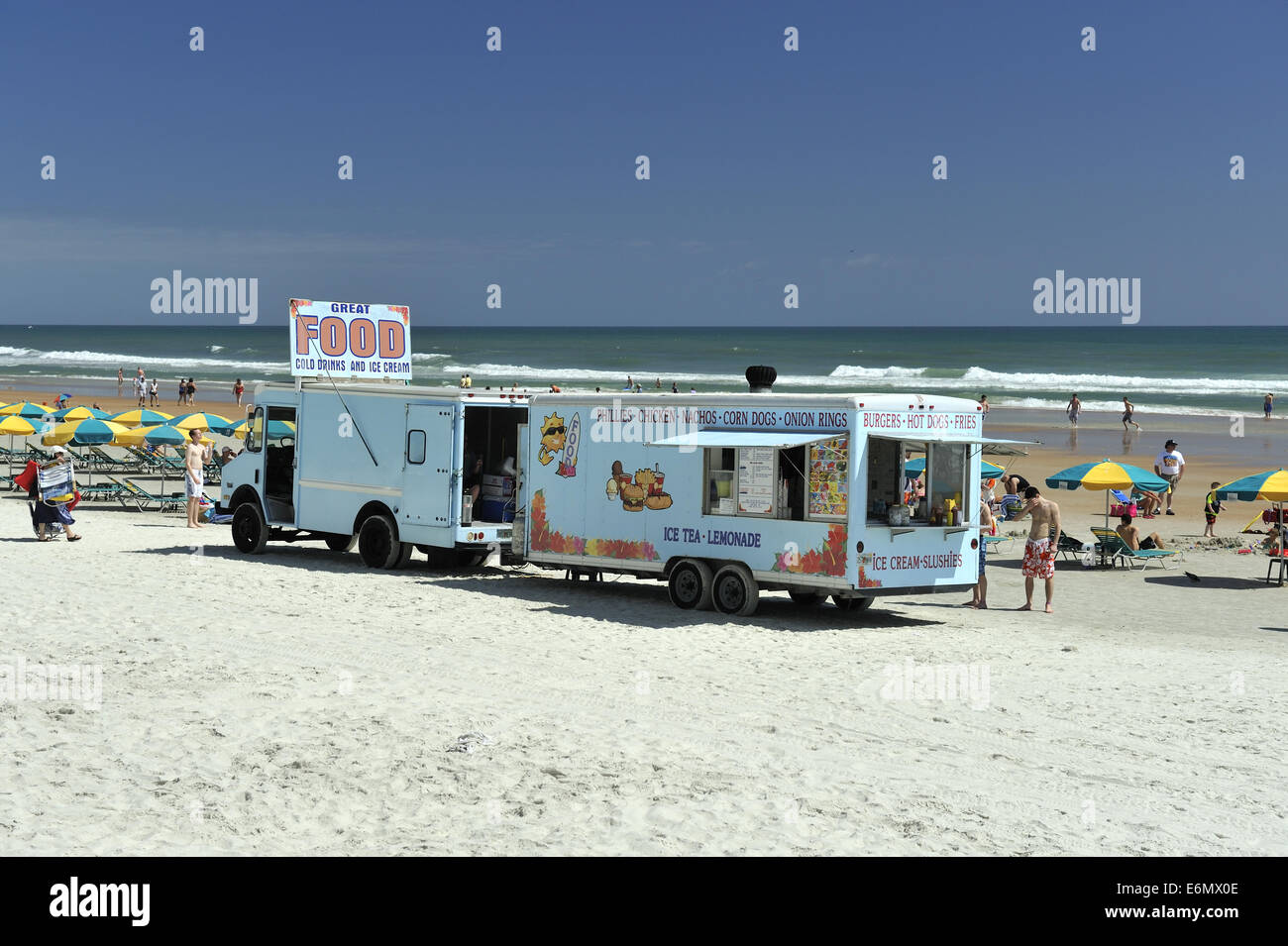 Caravan parked on beach selling food and drink. Daytona Beach, Florida, USA  Stock Photo - Alamy