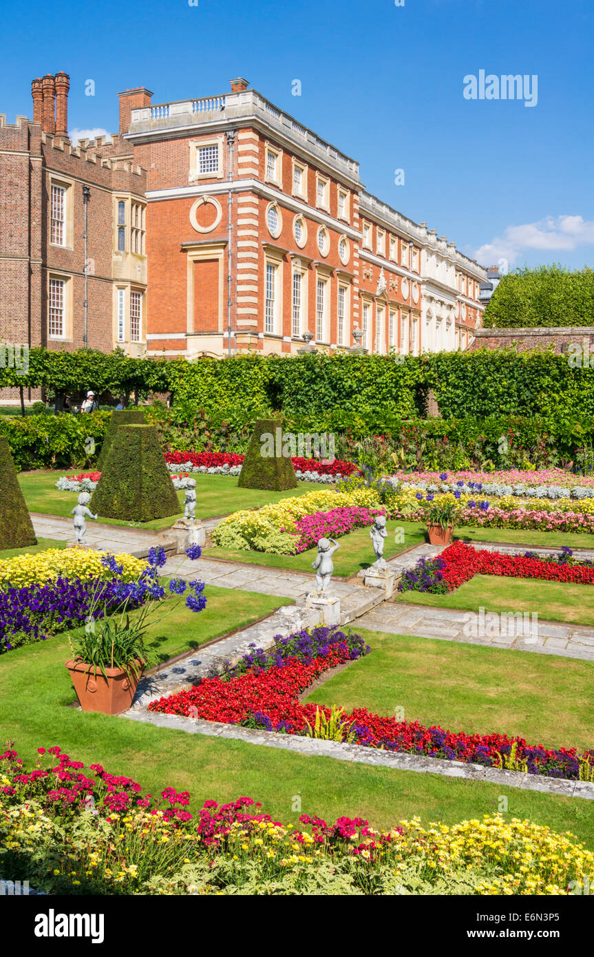Hampton court palace garden hires stock photography and images Alamy