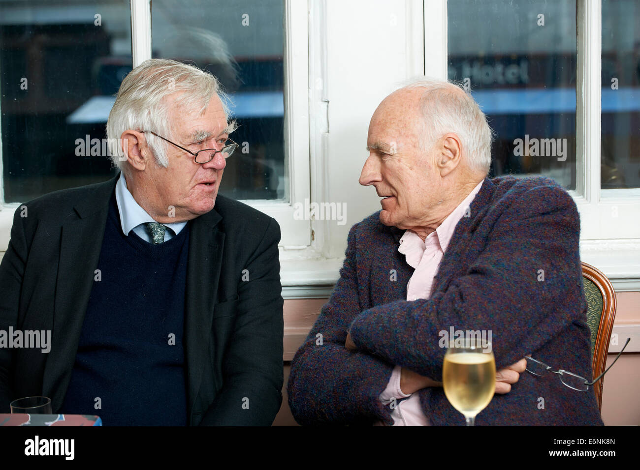 Peter Snow talking with Richard Ingrams at the Oldie Literary Lunch 05/11/13 Stock Photo